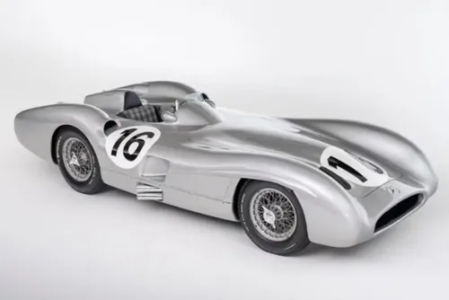 
				Mercedes usada na F1 em 1955 vai a leilão com preço de R$311 milhões
			
			