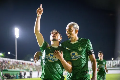 
				Murici tem jogador expulso e Coruripe busca empate fora de casa: 2 a 2
			
			