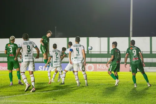 
				Murici tem jogador expulso e Coruripe busca empate fora de casa: 2 a 2
			
			