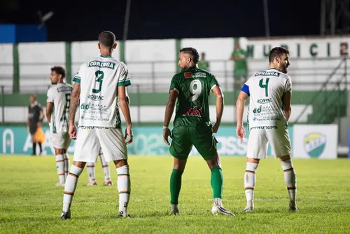 
				Murici tem jogador expulso e Coruripe busca empate fora de casa: 2 a 2
			
			