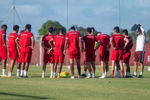 
				No Rei Pelé, CRB enfrenta o Goiás para se afastar da zona de rebaixamento da Série B
			
			