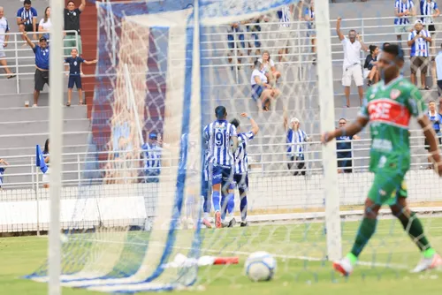 
				No Rei Pelé, CSA estreia no Alagoano com vitória tranquila sobre o CSE: 3 a 0
			
			