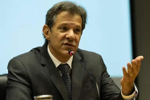 
				Pimenta não consegue reconstruir nem seu cartaz
			
			