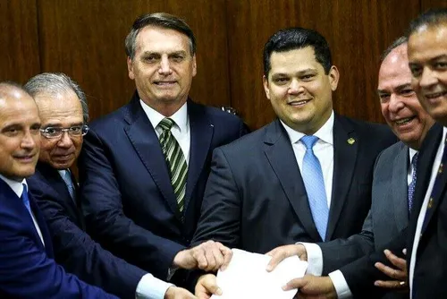 
				Por que Lula tomava banho sentado, eis a questão que intriga
			
			
