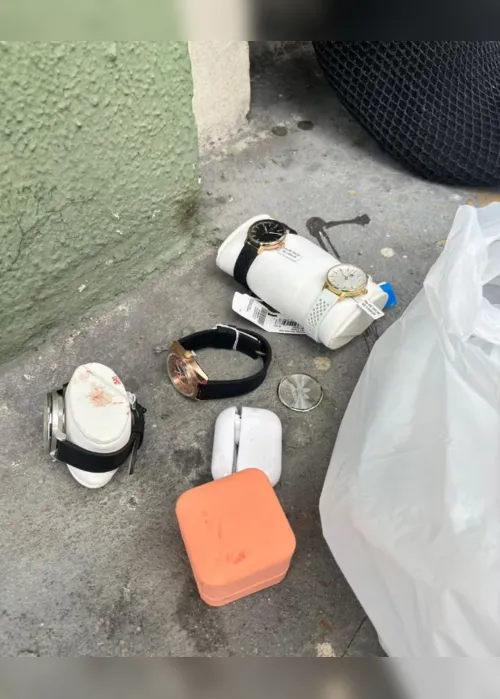 
			
				Criminosos armados invadem shopping em Manaus e assaltam joalheria
			
			