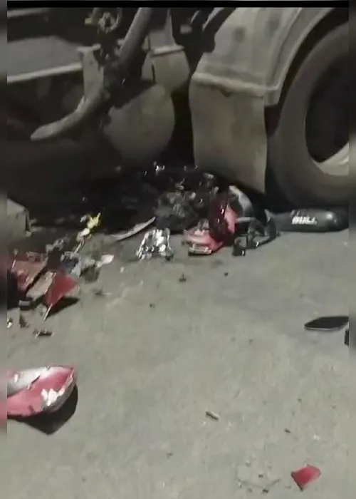 
			
				Mulher morre esmagada por carreta em acidente na AL-220, em Arapiraca
			
			