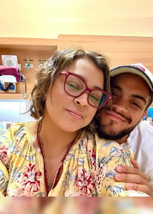 
			
				Preta Gil está acordada e falando em UTI após cirurgia de 21 horas, diz boletim médico
			
			