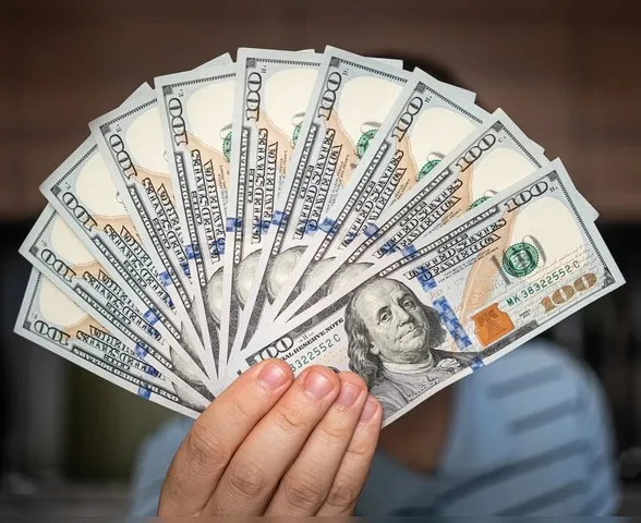 Dólar desaba e Bolsa sobe com chance de negociação entre China e EUA