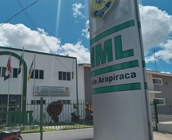 Homem morre em piscina de chácara durante encontro com mulheres no Pontal do Peba