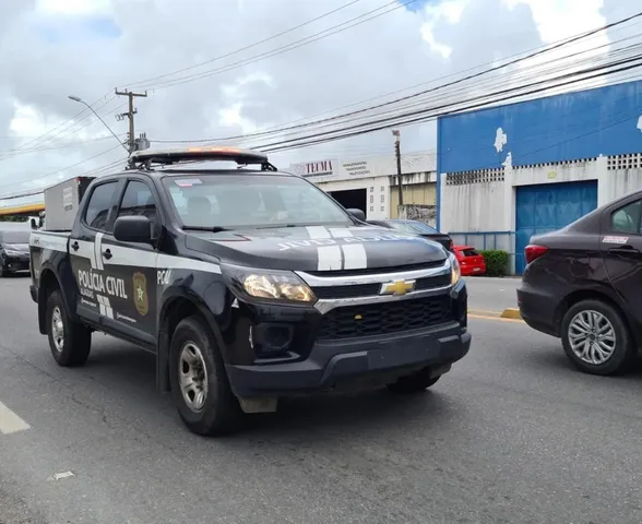 Suspeito de empalar e matar homem é preso escondido embaixo de cama
