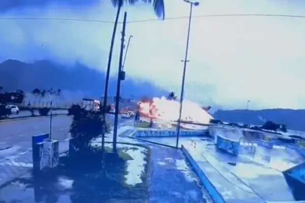 
			
				Avião cai em praia de Ubatuba, no litoral do sudeste brasileiro
			
			