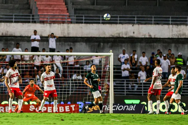 

					CRB leva gol nos acréscimos e perde para o Goiás, pela Série B do Brasileiro: 1 a 0

				