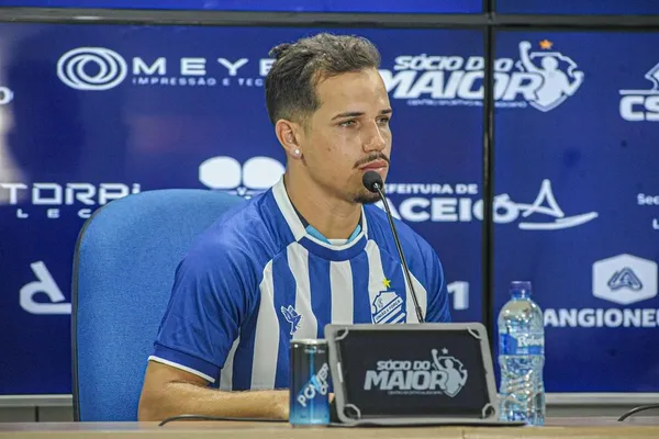 
				
					CSA apresenta os novos reforços Guilherme Cachoeira e Gabriel Felix
				
				