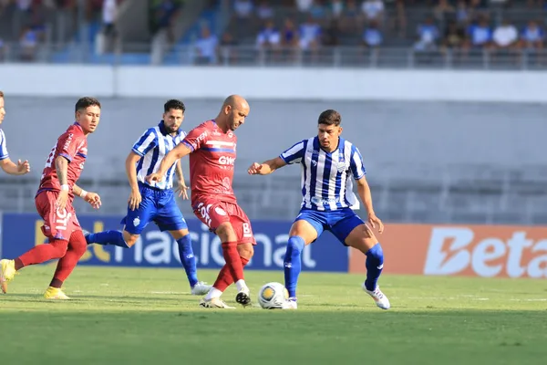 

				CSA vence o Barcelona de Ilhéus e avança na Pré-Copa do Nordeste: 1 a 0

			