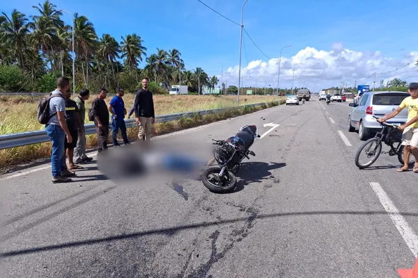 

					Colisão traseira entre caminhão e motocicleta deixa um morto na AL-101

				