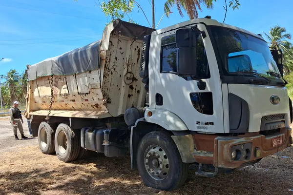 

					Colisão traseira entre caminhão e motocicleta deixa um morto na AL-101

				