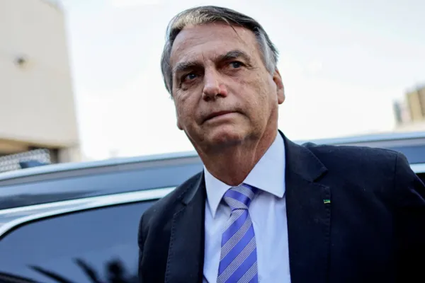 
				
					General diz que Bolsonaro teria negado pedido para trocar ministro da Defesa
				
				