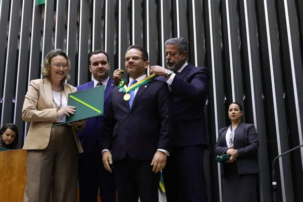 
				
					Marcelo Victor recebe uma das maiores homenagens da República
				
				