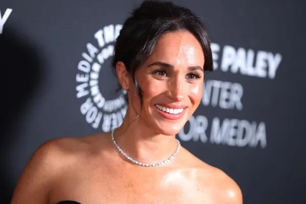 
				
					Meghan Markle afasta rumores de divórcio de Harry em doce mensagem
				
				