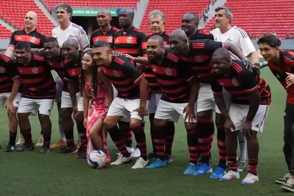 
				
					Time de master do Flamengo vence o Borussia Dortmund em Brasília
				
				