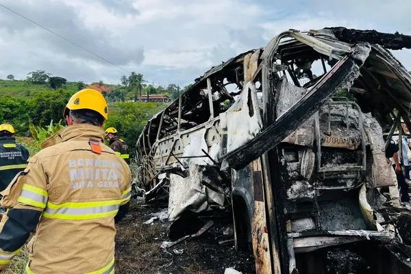 
			
				Veja imagens do acidente que deixou 38 mortos em MG
			
			