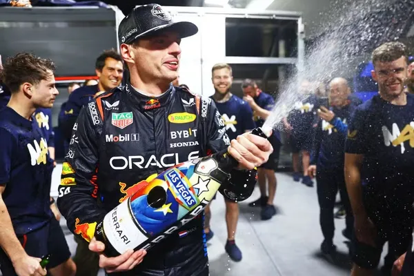 
				
					Verstappen lidera lista de pilotos mais bem pagos da Fórmula 1
				
				