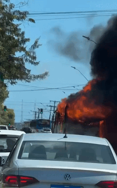 Susto e correria: motorista detalha momento em que ônibus pega fogo na Av. Fernandes Lima