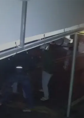 Policial é cercado por 6 suspeitos e morre baleado