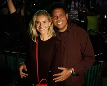 Após críticas, esposa de Ronaldo faz campanha por presidência da CBF