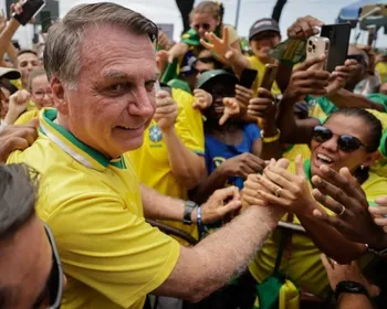 Bolsonaro diz não ter obsessão pelo poder e que não vai sair do Brasil