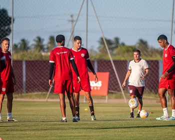 CRB segue viagem para Fortaleza sem a presença de três titulares