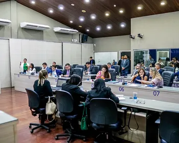 Câmara de Maceió nomeia 21 concursados e concede reajuste salarial a servidores efetivos
