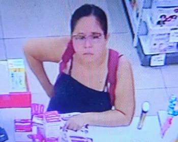 Câmeras flagram mulher furtando carteira em farmácia na Praça Centenário; veja!