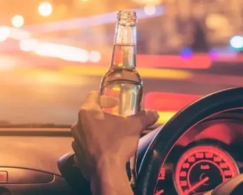 Policial civil se envolve em acidente no Farol e é levado à Central com sinais de embriaguez