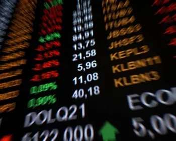 Dólar desaba e Bolsa dispara com lista de isenções do tarifaço