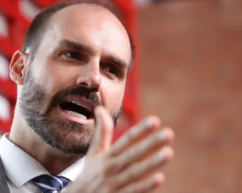 Eduardo Bolsonaro decide ficar nos EUA e se licenciar da Câmara