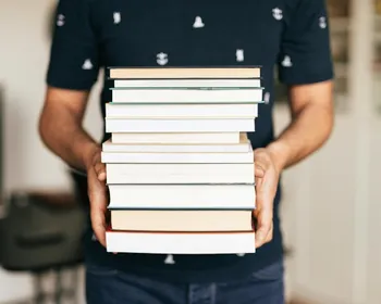 Fapeal e Edufal lançam edital para publicação de livros na Bienal 2025