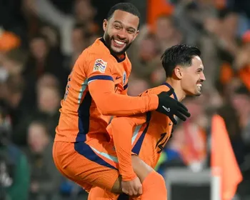 Memphis faz homenagem ao Corinthians em jogo entre Holanda e Espanha