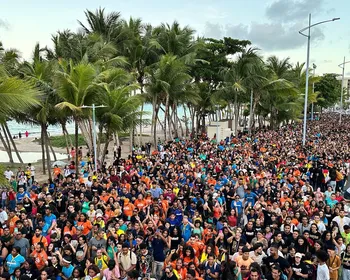 Passeata solidária mobiliza mais de 8 mil jovens em Maceió