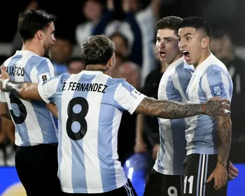 Raphinha passa em branco e Brasil é goleado pela Argentina nas Eliminatórias