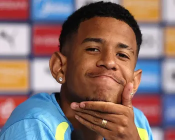 Sem Neymar, treino do Brasil tem Savinho à frente em briga com Endrick