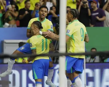 Vini Jr. decide no fim, Brasil vence Colômbia pelas Eliminatórias e dá respiro a Dorival