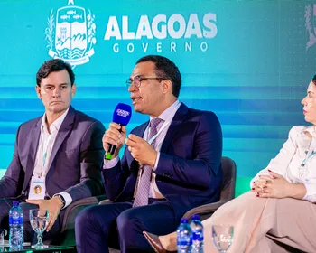 Vítor Pereira destaca avanços no saneamento de Alagoas e propõe replicação do Summit Água nos municípios