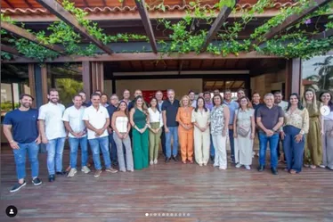 
			
				Arthur Lira surpreende e faz reunião com “amigos e prefeitos do MDB”
			
			
