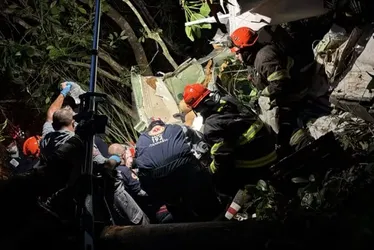 
			
				Avião cai em aldeia indígena e deixa um morto e um ferido
			
			