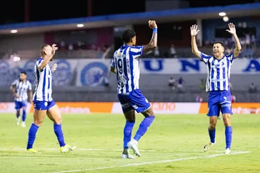 

				CSA goleia a Tuna Luso e avança para a terceira fase da Copa do Brasil: 5 a 0

			