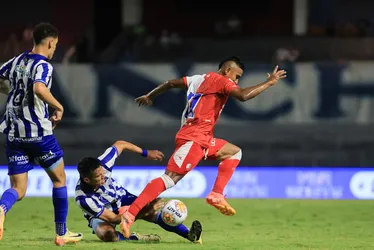
			
				CSA goleia o Náutico e assume a liderança do Grupo B da Copa do Nordeste: 4 a 1
			
			