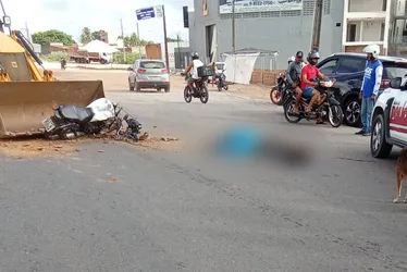 
			
				Colisão frontal entre moto e retroescavadeira deixa um morto em Arapiraca
			
			