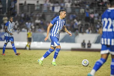 
			
				Betão celebra classificação do CSA às quartas da Copa do Nordeste
			
			