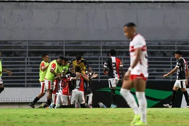 
			
				CRB falha na proteção, e Ferroviário aplica aula de reatividade no Rei Pelé
			
			
